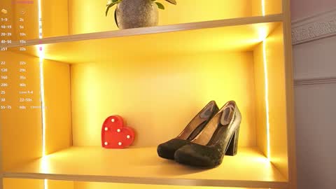 Snapshot of annybuny chatting on 11.18.25 Ana online show from 11.18.25