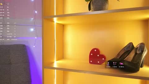 Snapshot of annybuny chatting on 11.22.25 Ana online show from 11.22.25