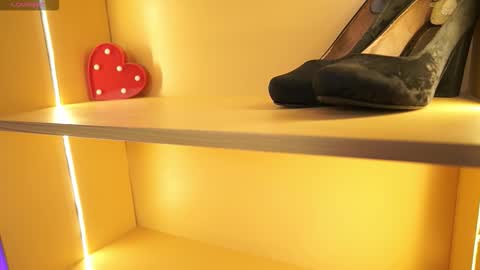 Snapshot of annybuny chatting on 12.04.25 Ana online show from 12.04.25