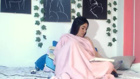 Snapshot of annyevans_ chatting on 10.28.25 online show from 10.28.25