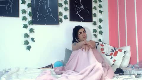 Snapshot of annyevans_ chatting on 11.22.25 online show from 11.22.25