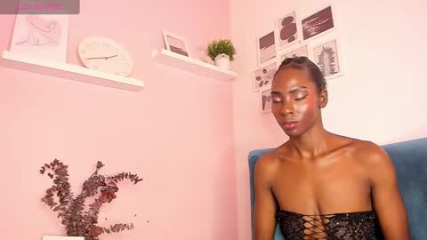 Snapshot of annyfiore chatting on 12.19.24 Anny online show from 12.19.24