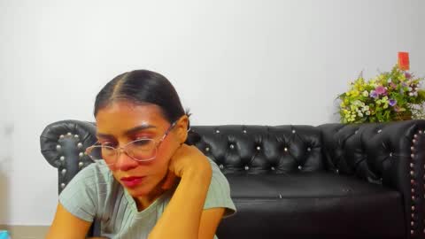 Snapshot of annylittle_ chatting on 12.14.25 LittleSunny My schedule 1400 - 2200 GMT -5 online show from 12.14.25