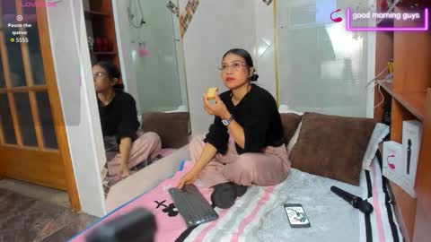 Snapshot of annylittle_ chatting on 01.08.26 LittleSunny My schedule 1400 - 2200 GMT -5 online show from 01.08.26