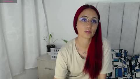 Snapshot of annyroberts_89 chatting on 10.07.25 Anny online show from 10.07.25