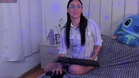 Snapshot of annyroberts_89 chatting on 11.20.25 Anny online show from 11.20.25