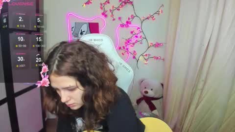 Snapshot of anora_millerr chatting on 11.26.25 Anora online show from 11.26.25