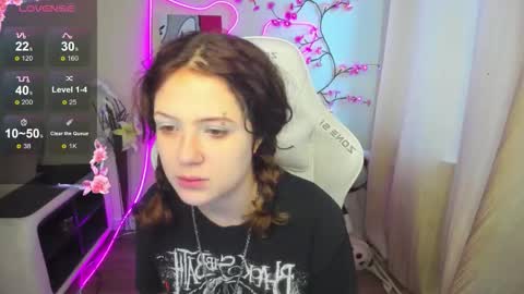 Snapshot of anora_millerr chatting on 11.27.25 Anora online show from 11.27.25