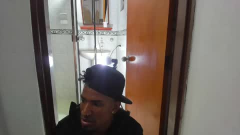 Snapshot of anthoy_wayans chatting on 06.01.26 online show from 06.01.26