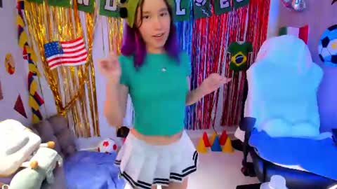 Snapshot of anto_sweet18 chatting on 07.08.26 My birthday is on december 2nd surprise me with a gift from my amazonlist online show from 07.08.26
