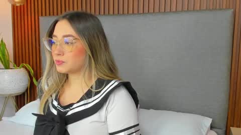 A N T O N E L L A  online show from 01.07.25