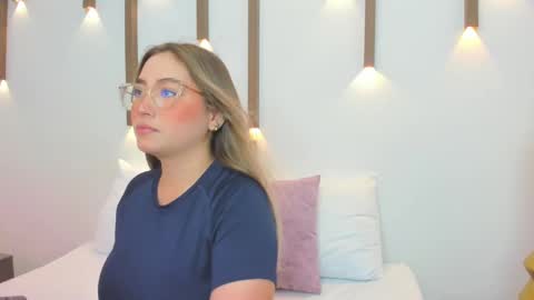 A N T O N E L L A  online show from 02.12.25