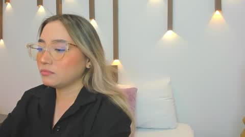 A N T O N E L L A  online show from 02.15.25