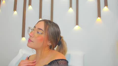 A N T O N E L L A  online show from 02.18.25