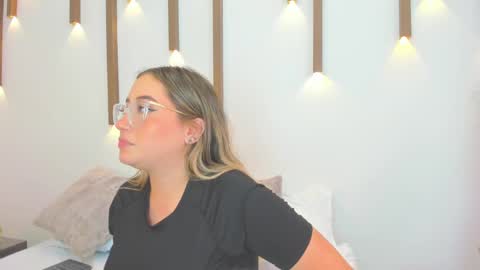 A N T O N E L L A  online show from 03.08.25