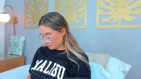 A N T O N E L L A  online show from 03.12.25