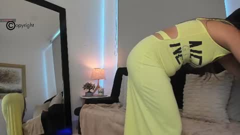 Snapshot of antonella_dom chatting on 06.10.26 Antonella14Dominic online show from 06.10.26