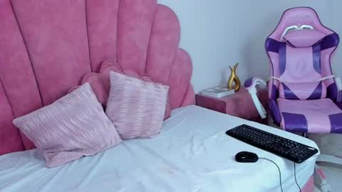 Snapshot of antonella_foxxxx chatting on 06.25.26 antonella_foxxxx online show from 06.25.26