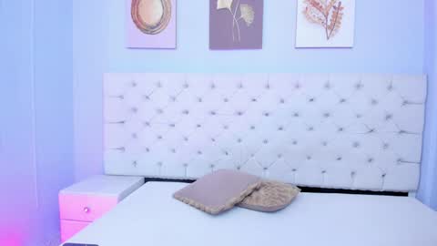 Snapshot of antonella_hotkiss chatting on 12.21.24 Antonella online show from 12.21.24