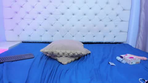 Snapshot of antonella_hotkiss chatting on 12.21.24 Antonella online show from 12.21.24