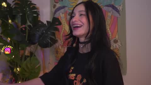 Snapshot of antonella_maitt chatting on 03.02.25 Nell. online show from 03.02.25