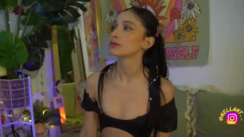 Snapshot of antonella_maitt chatting on 10.18.25 Nell. online show from 10.18.25