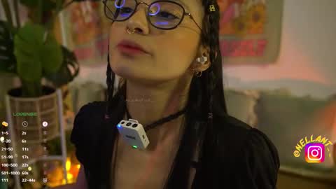 Snapshot of antonella_maitt chatting on 11.08.25 Nell. online show from 11.08.25