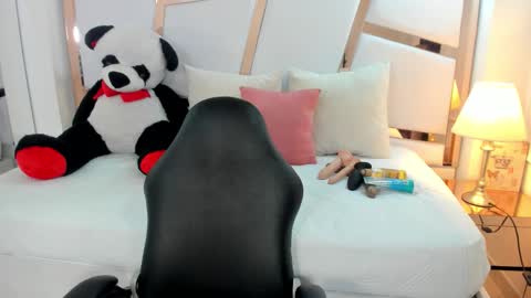 Snapshot of antonella_moon7 chatting on 02.19.26 Antonella Moon 7 online show from 02.19.26