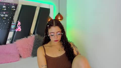 A N T O N E L L E  online show from 02.07.25