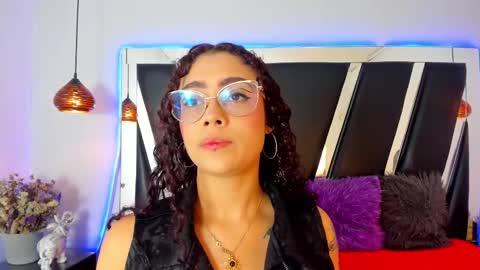 A N T O N E L L E  online show from 02.19.25