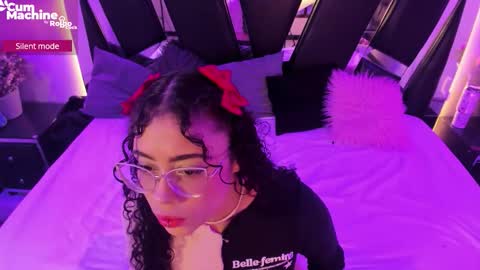 A N T O N E L L E  online show from 10.10.25