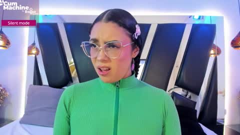 A N T O N E L L E  online show from 11.04.25