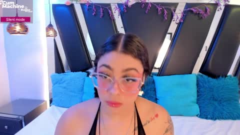 A N T O N E L L E  online show from 04.05.26