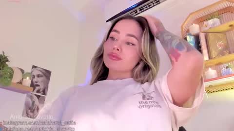 Snapshot of antonia_savatto_ chatting on 09.29.25 o ANTO online show from 09.29.25