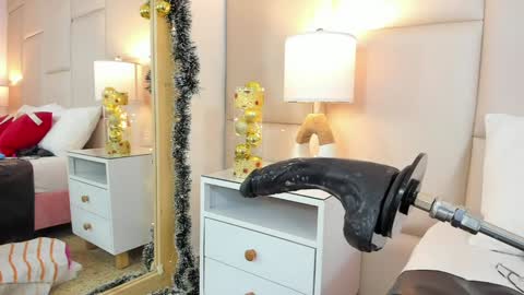 Snapshot of antoniaross chatting on 01.06.25 Antonia online show from 01.06.25