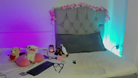 Snapshot of antonieta23 chatting on 12.18.25 antonieta23 online show from 12.18.25