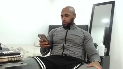 Snapshot of antwanblack11 chatting on 10.01.25 antwanblack11 online show from 10.01.25