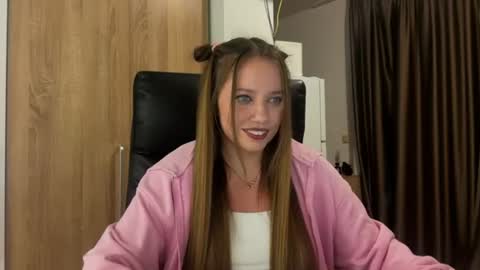 Aneutta online show from 08.03.26