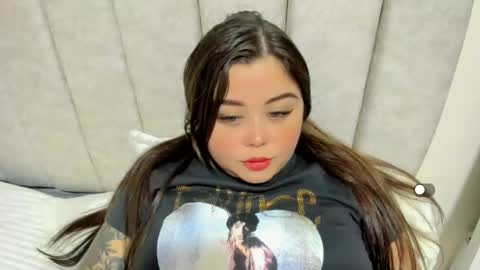   Independent model  online show from 01.17.25