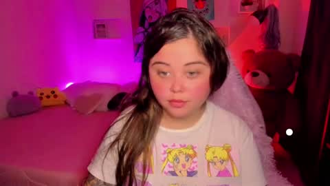   Independent model  online show from 02.13.25