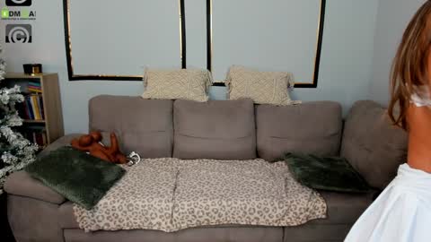 Anya online show from 12.16.25