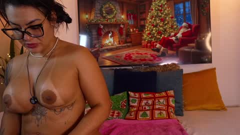 Dulce Maria online show from 12.21.24