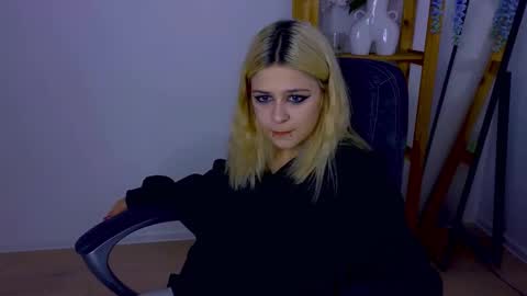 Snapshot of apheliastar chatting on 10.31.25 ApheliaStar online show from 10.31.25