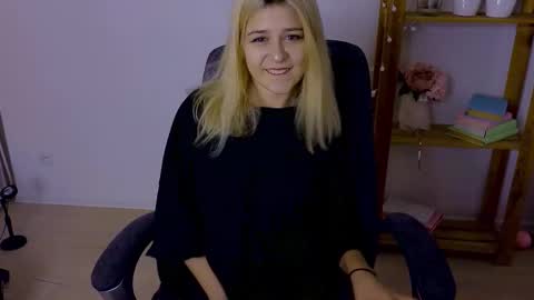 Snapshot of apheliastar chatting on 11.16.25 ApheliaStar online show from 11.16.25