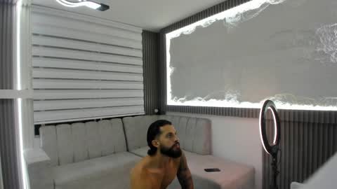 Snapshot of apolo_bianco_ chatting on 03.01.25 APOLO online show from 03.01.25