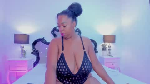 Snapshot of apotheosicass chatting on 02.08.26 KARLA online show from 02.08.26