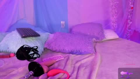 Snapshot of apple_of_pleasure chatting on 04.16.26 Lily online show from 04.16.26