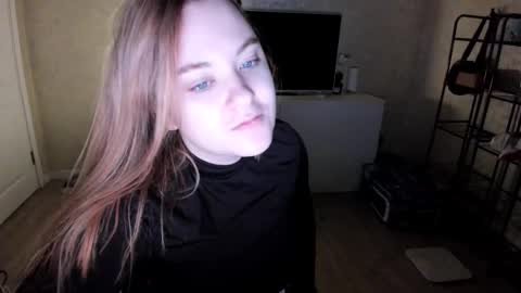 Snapshot of appleyummybuns chatting on 12.01.25 appleyummybuns online show from 12.01.25