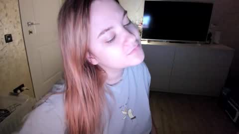 Snapshot of appleyummybuns chatting on 12.02.25 appleyummybuns online show from 12.02.25