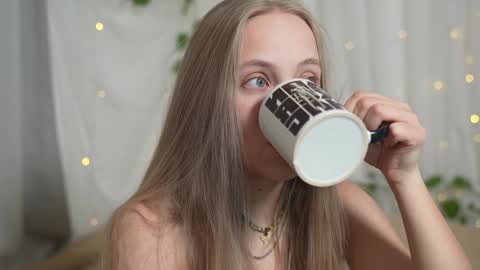 Snapshot of appr0ved chatting on 01.04.25 REYNA my friend online show from 01.04.25